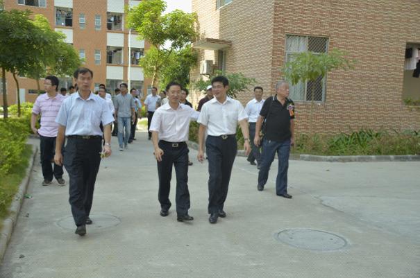 广州南洋理工学院史上最大规模新生军训汇演7